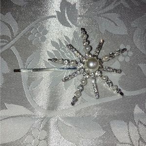 Hair Clip With Stones And Pearls